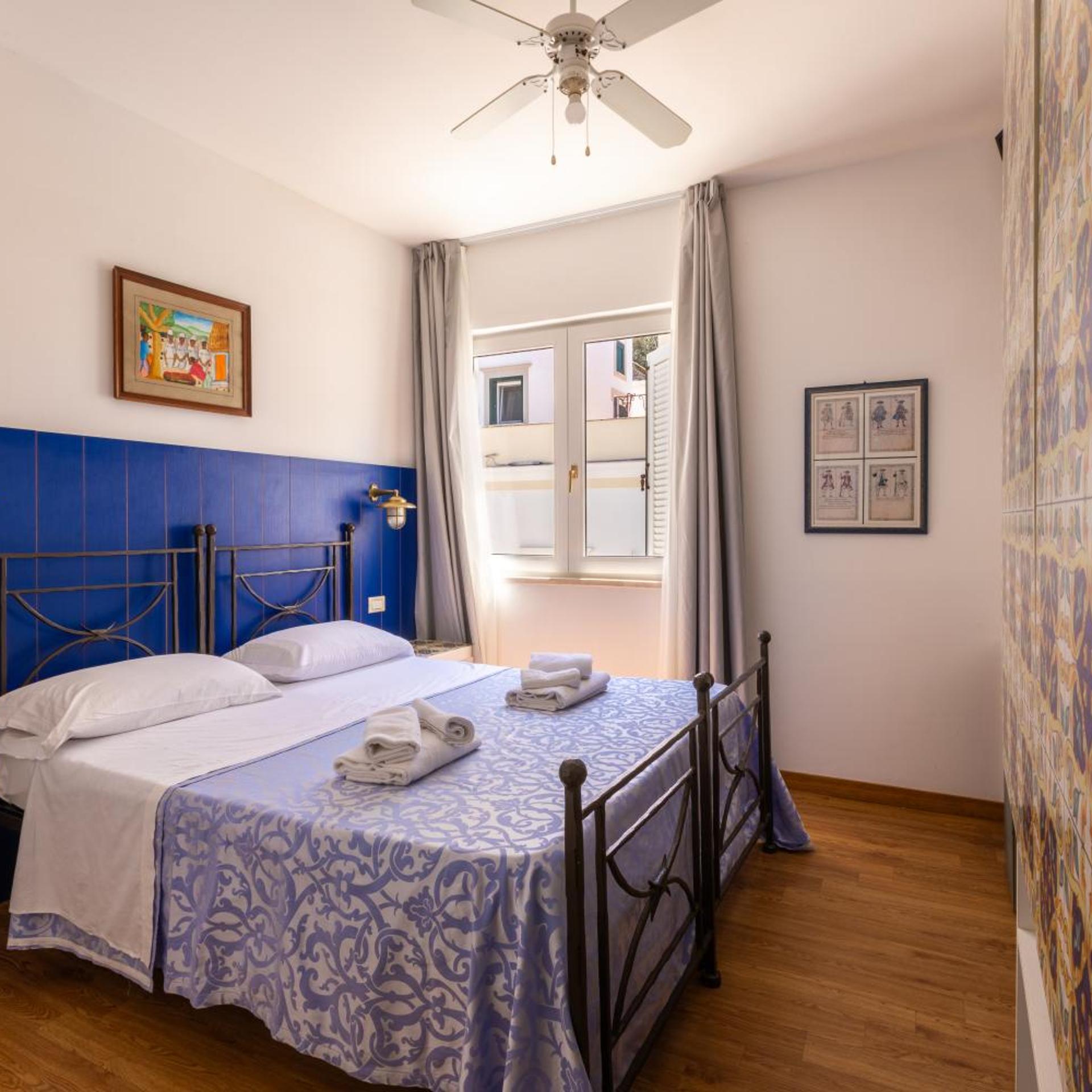 غرفة اقتصادية بسرير مزدوج