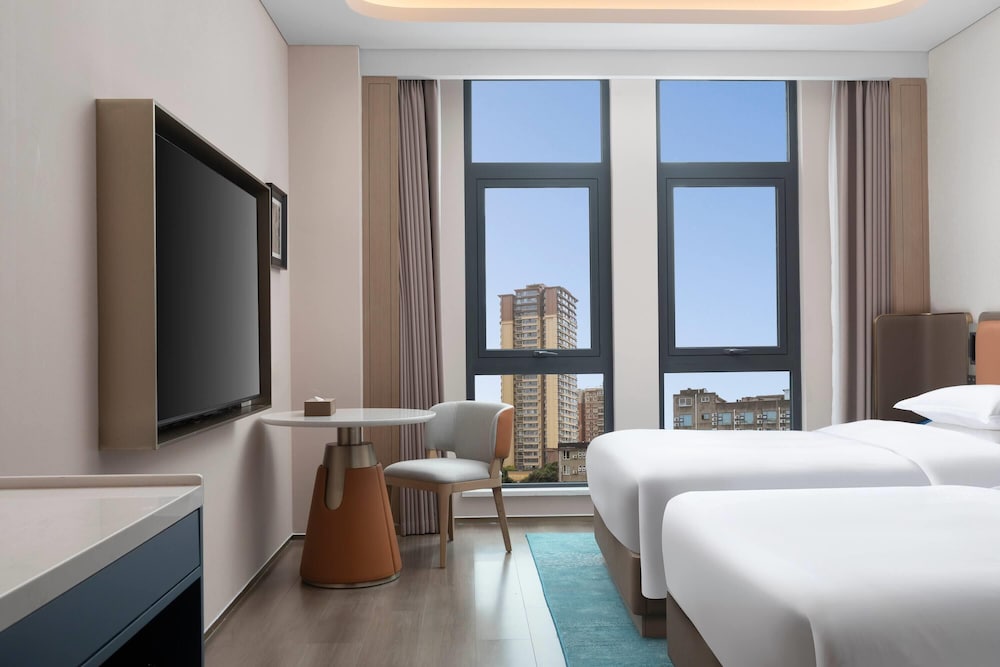 Days Hotel by Wyndham Leshan Downtown 8/18