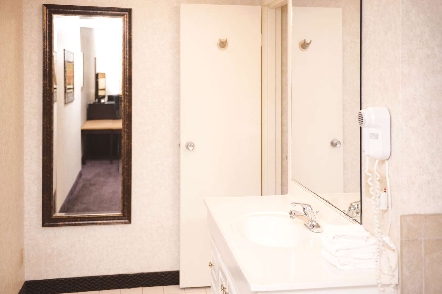 Quality Inn and Suites Ames Conference Center Near ISU Campus 48/48