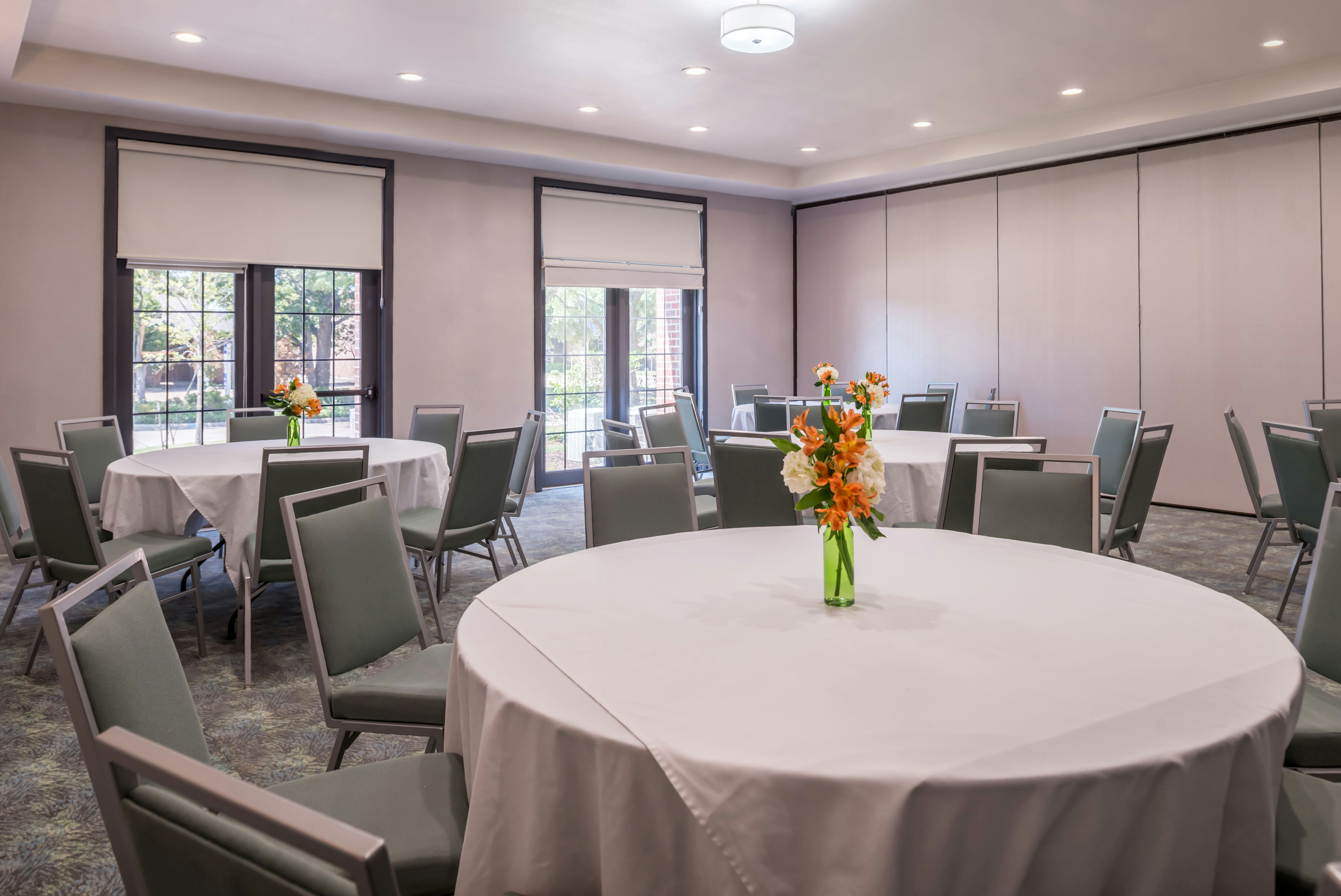 Holiday Inn Express Hotel And Suites Dallas Addison 21/25