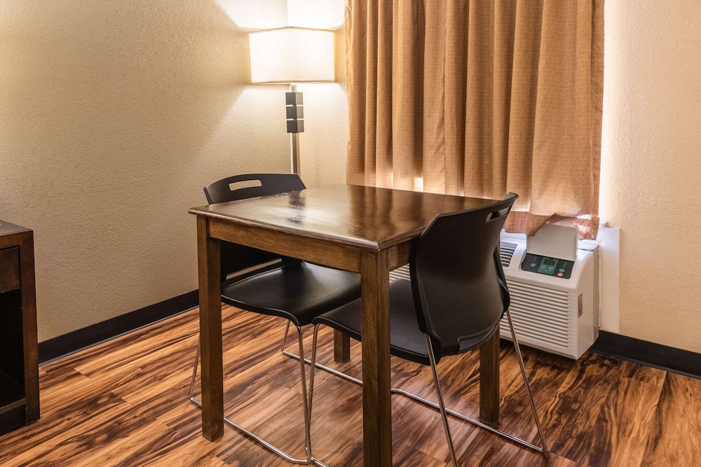 Econo Lodge Hillsboro I-35 34/35