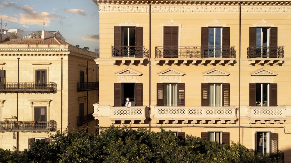 Palazzo Sovrana 43/50