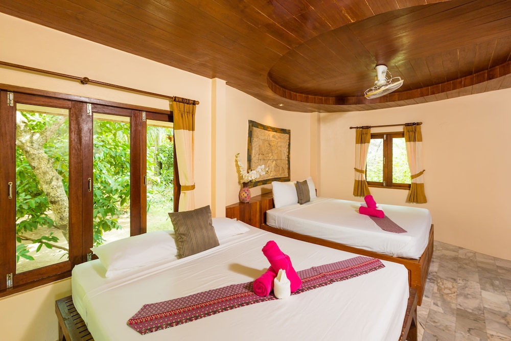 BOTTLE BEACH 1 RESORT 26/74