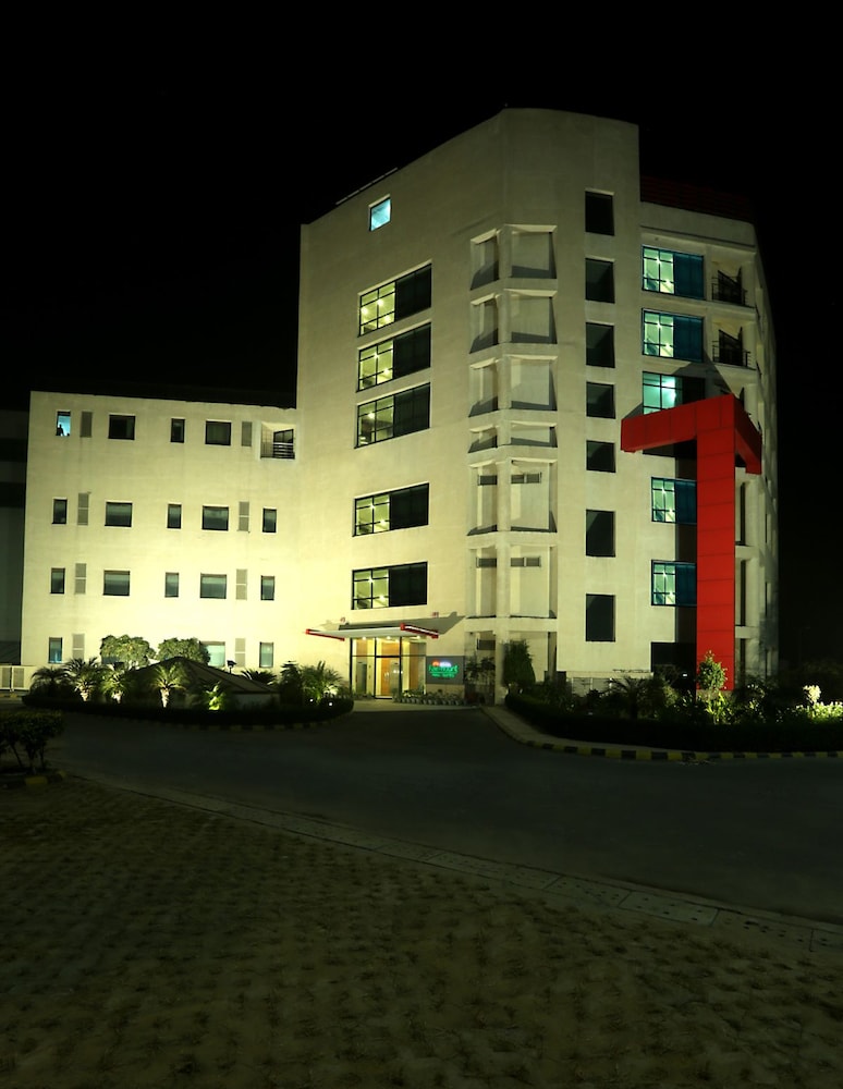 Fairvacanze Inns & Suites 1/16