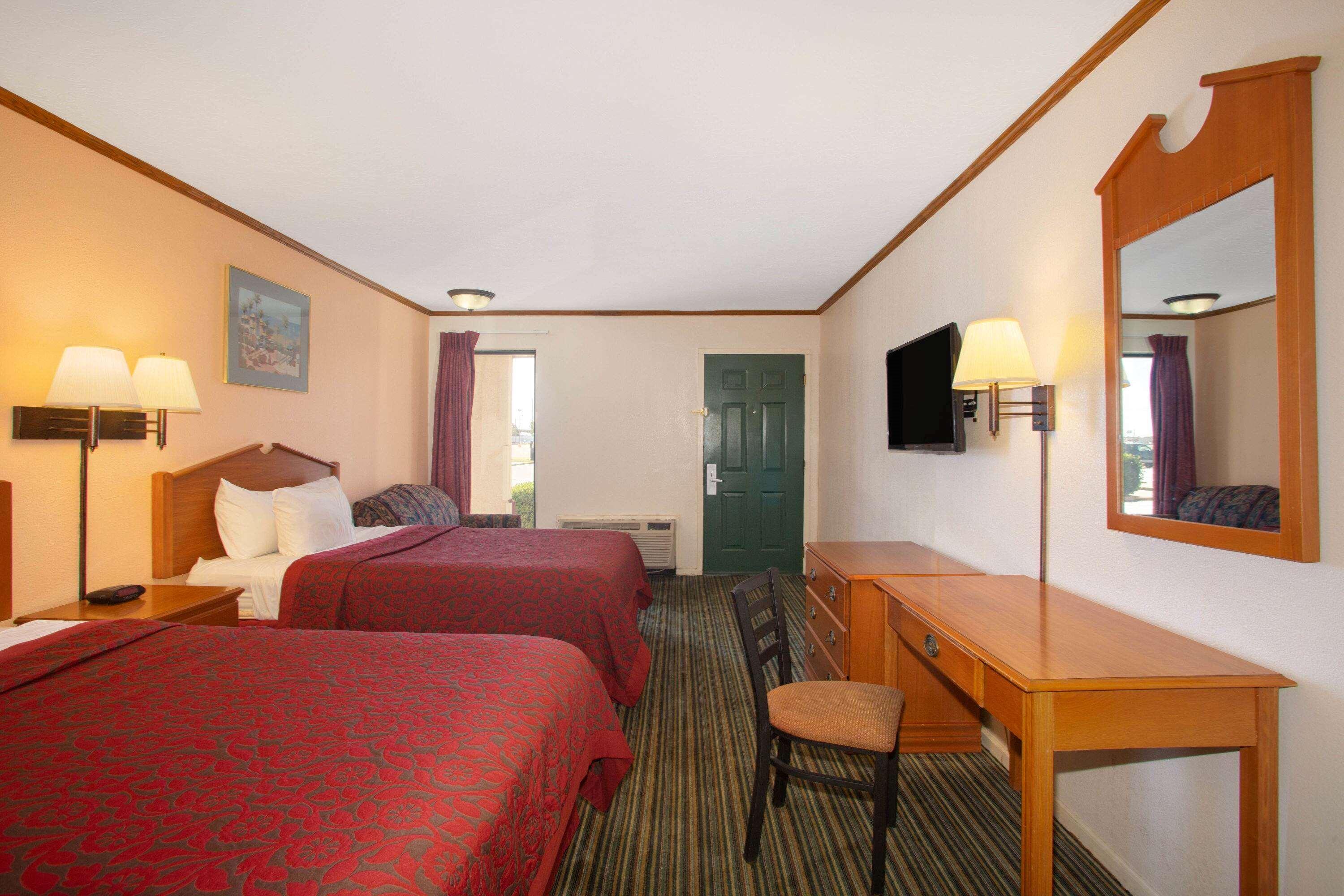 Economy Hotel Wichita- Florence St 16/48