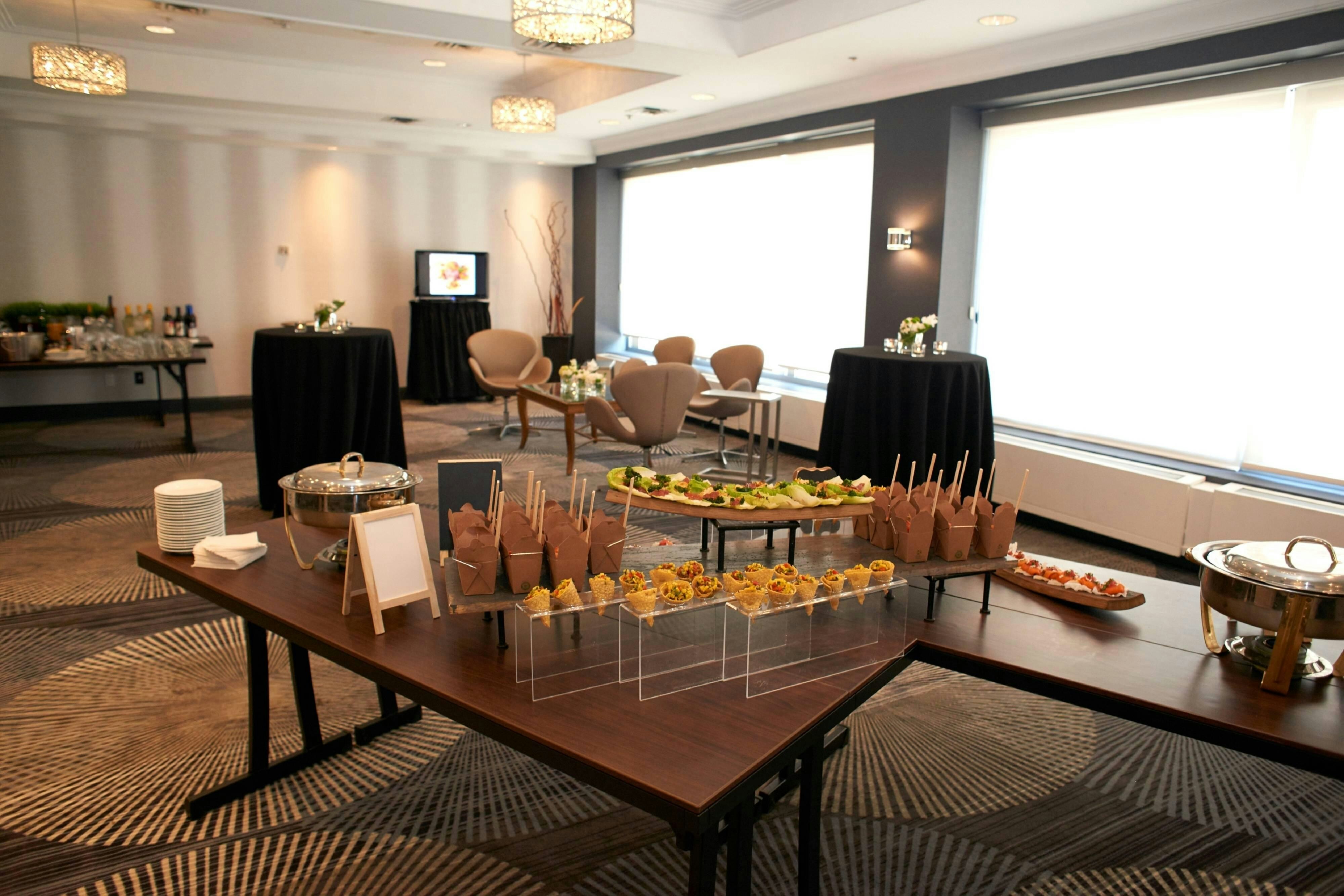 Courtyard By Marriott Downtown Toronto 14/25