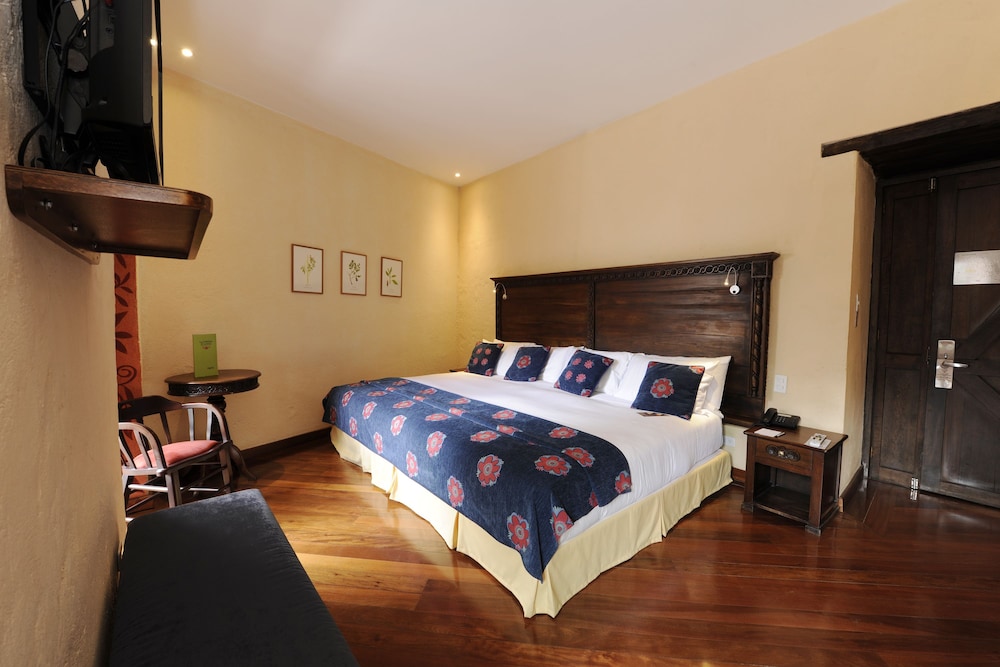 ROOM, DOUBLE BED