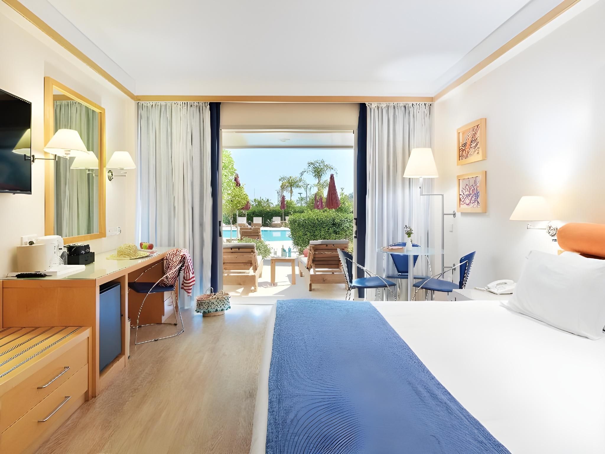 Pool, Executive, Double or Twin Bed