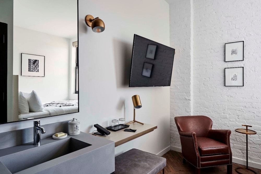 Walker Hotel Tribeca 35/51