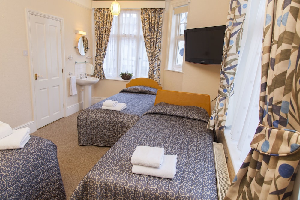 Gatwick Turret Guest House 15/45