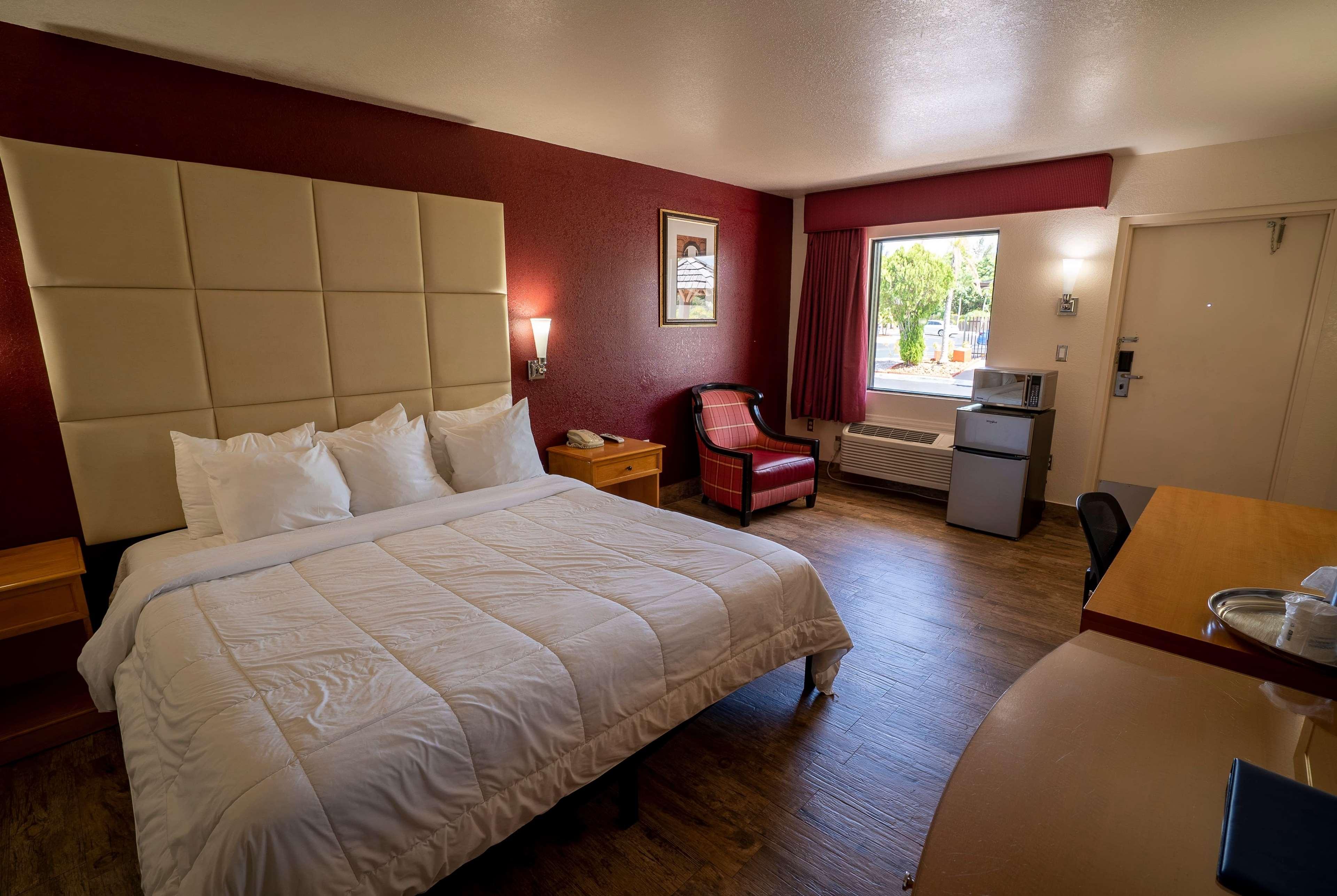 غرفة بسرير كينج في الطابق الأرضي