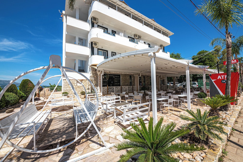 Hotel Murati 53/62