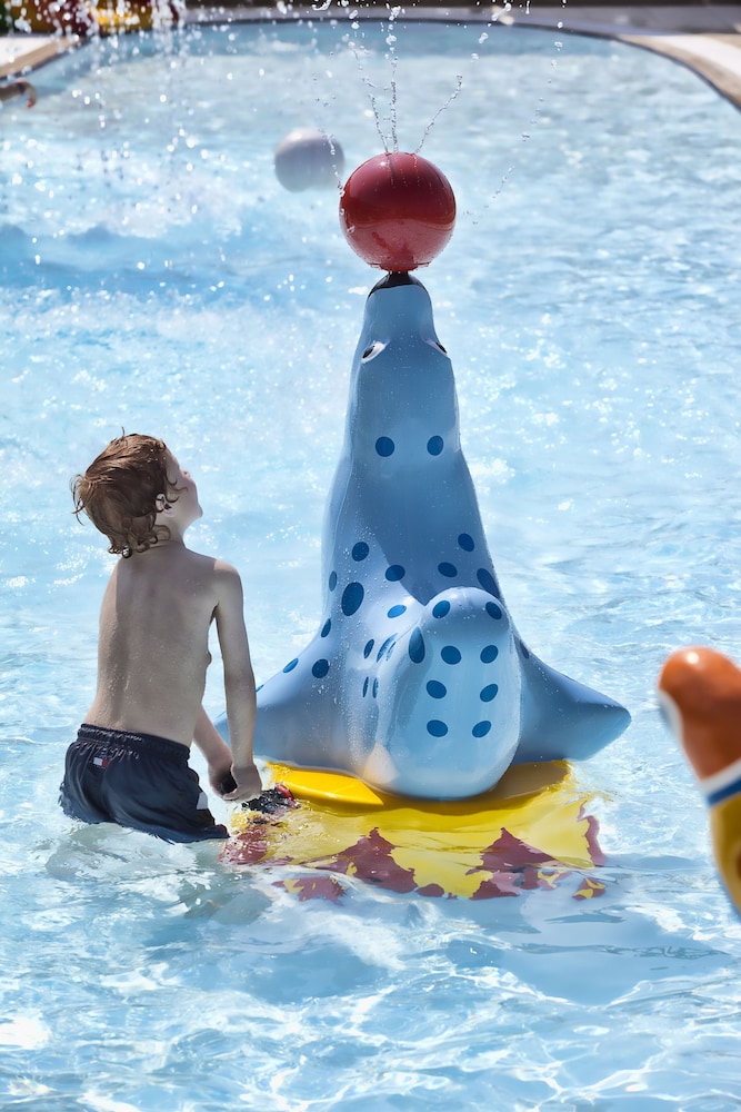 Zeus Hotels The Village Resort and Waterpark 26/34
