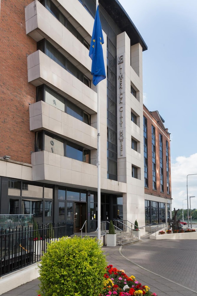 Limerick City Hotel 66/72