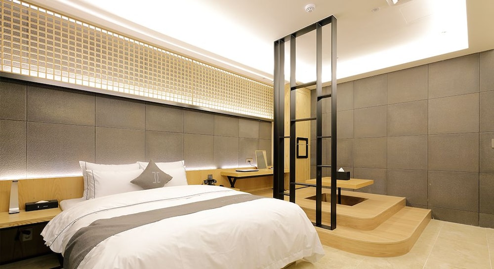 GARDEN SUITE
