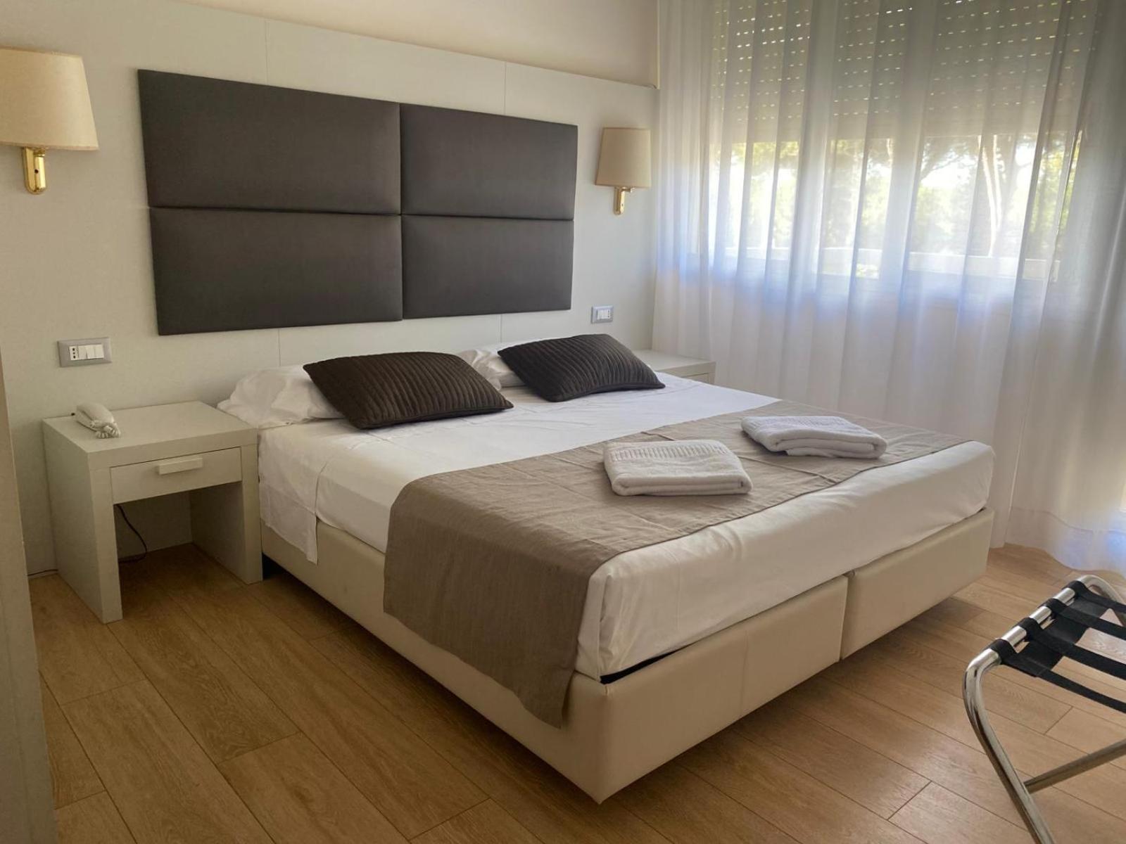 Hotel Eros 16/50
