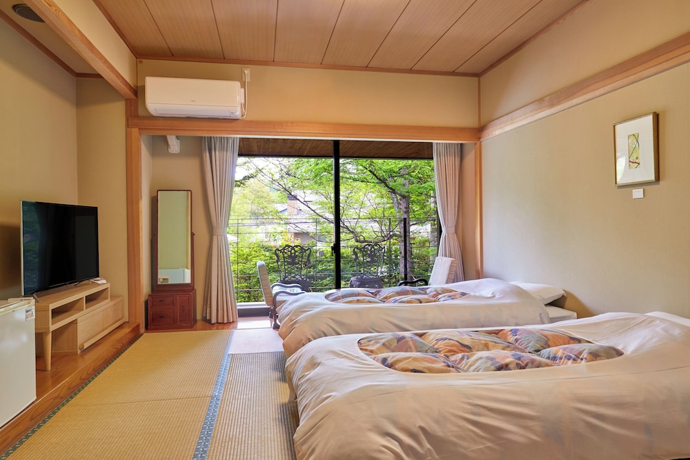 JAPANESE WESTERN, FUTON BED, TWIN BEDS