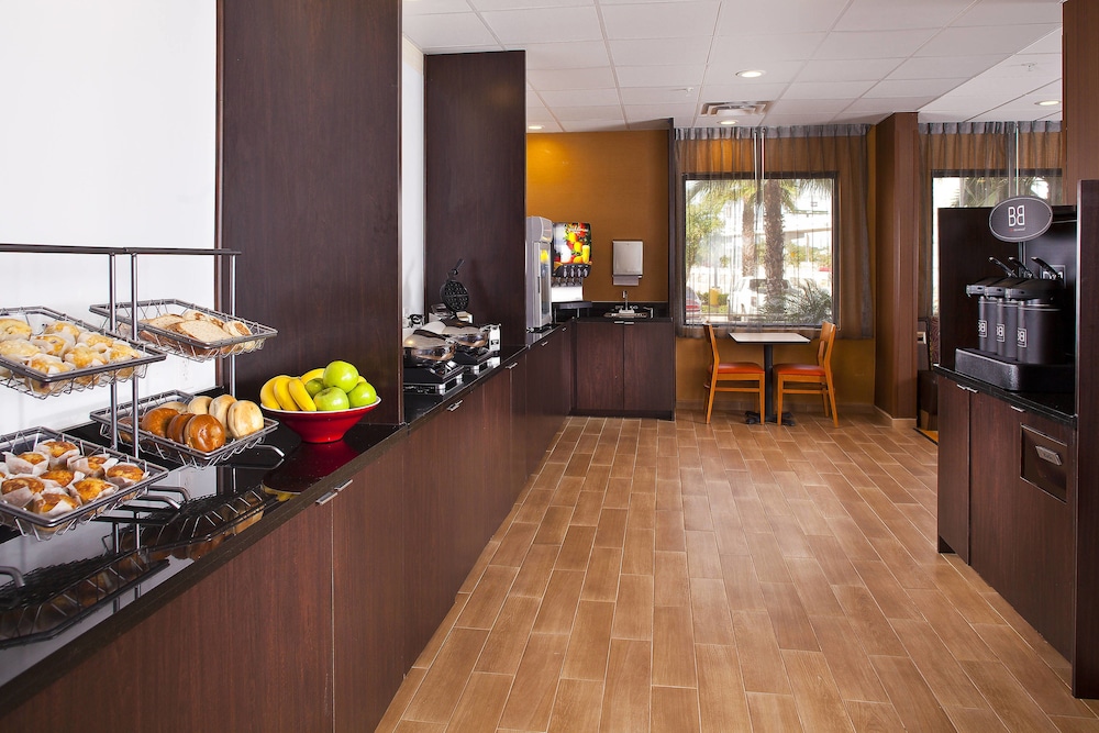 Fairfield Inn Suites By Marriott Houston Hobby Airport 20/28