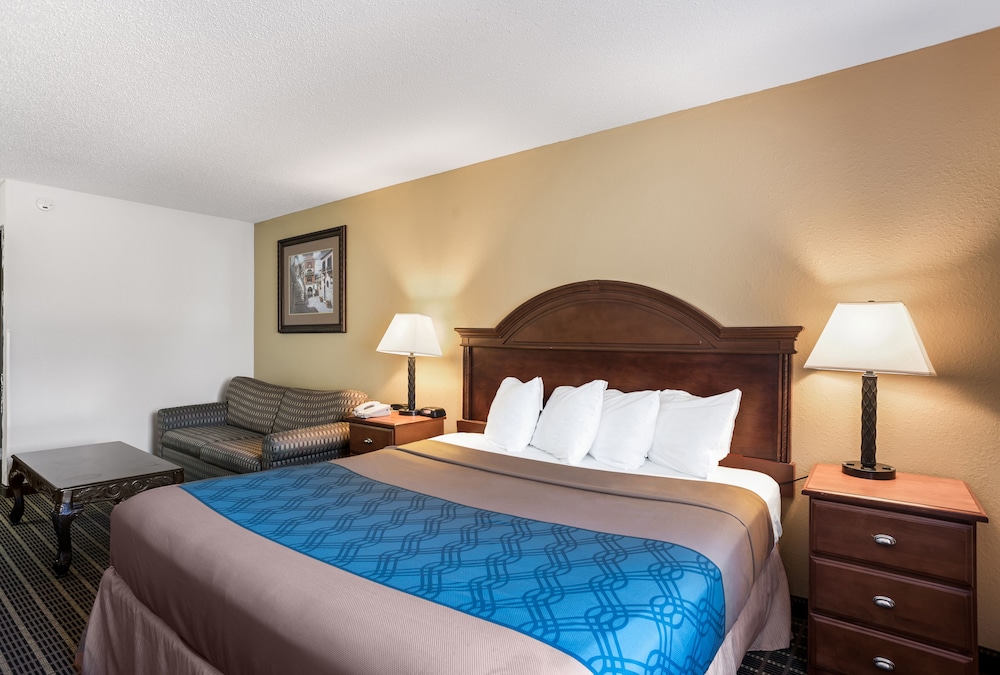 Rodeway Inn Cedar Rapids Westdale 10/27