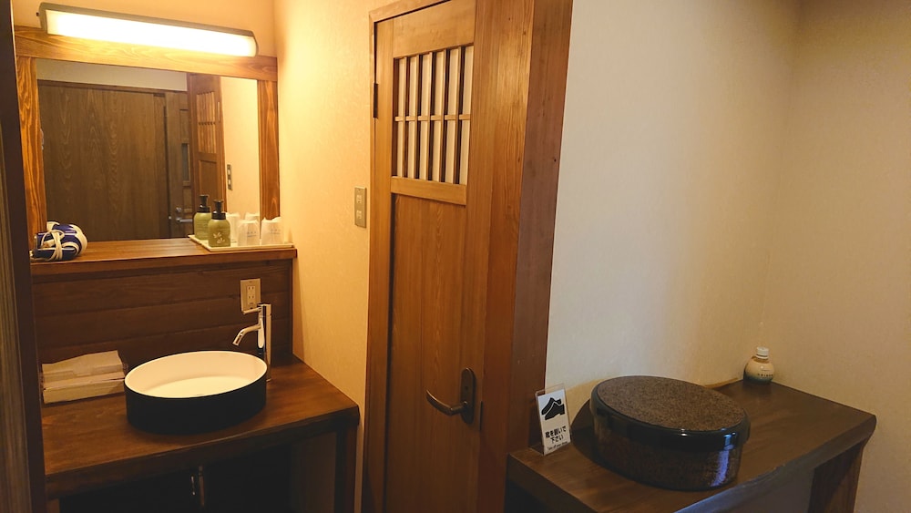 Japanese, 3 Futon Beds, Shared Bathroom