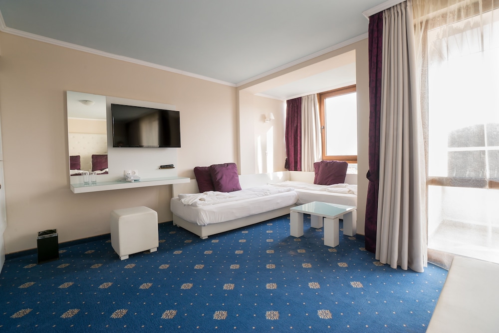 Perla Royal Hotel 12/27