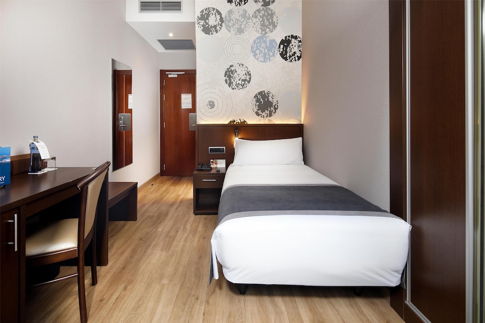 ROOM, SINGLE