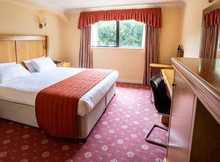 Lakeside International Hotel 9/10