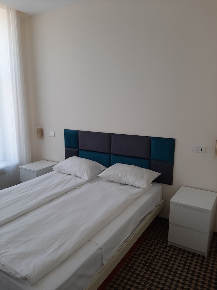 Astoria Hotel 11/50