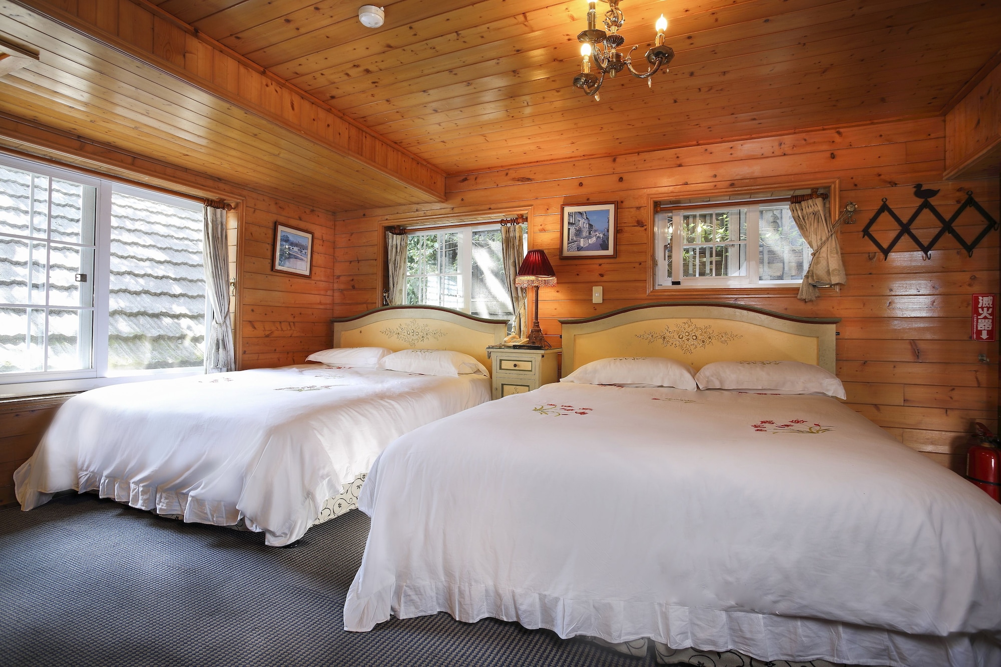Elite, Quadruple, 2 Queen Beds