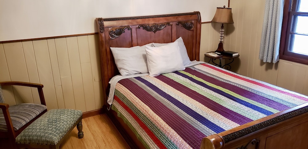 Marshall's Creek Rest Motel 15/71