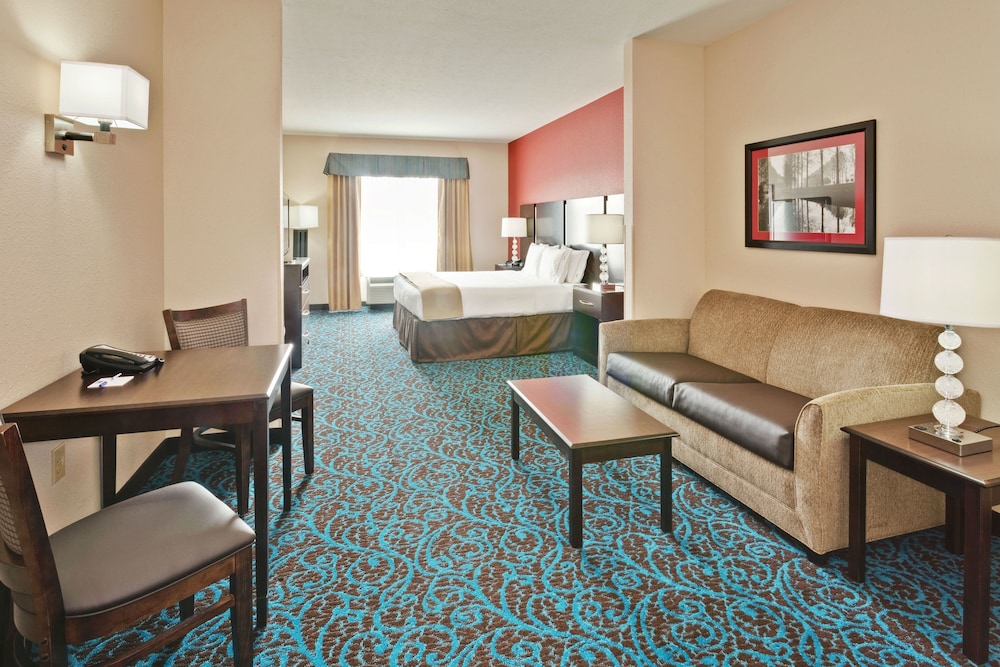 Holiday Inn Express Hotel Suites New Philadelphia 44/66