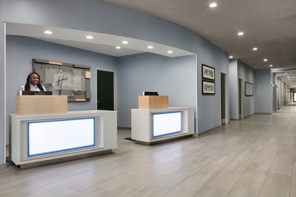 Holiday Inn Express Hotel And Suites Norfolk Airport 9/60