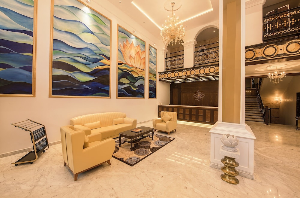 White Lotus Hotel 27/32
