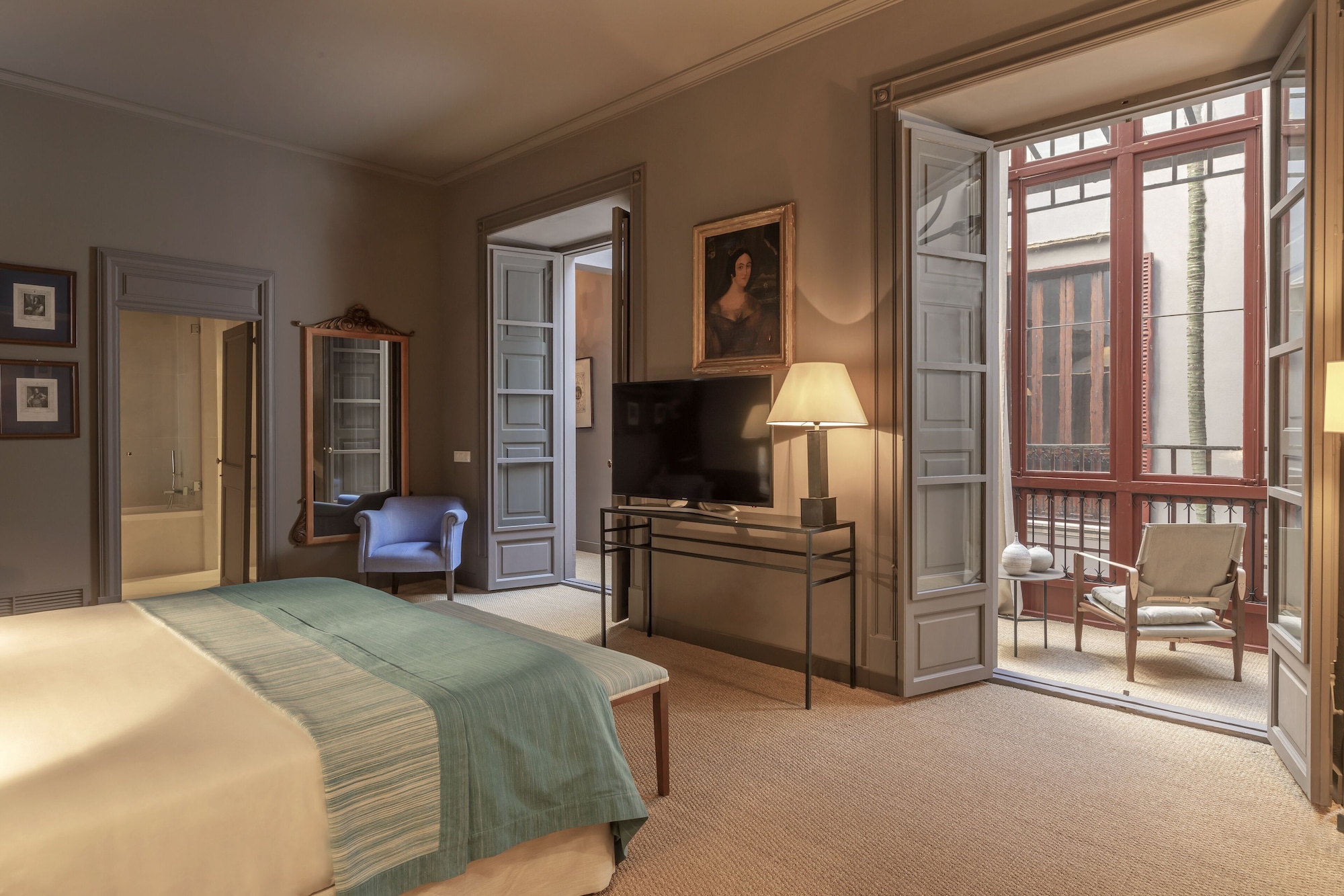 SIGNATURE, JUNIOR SUITE