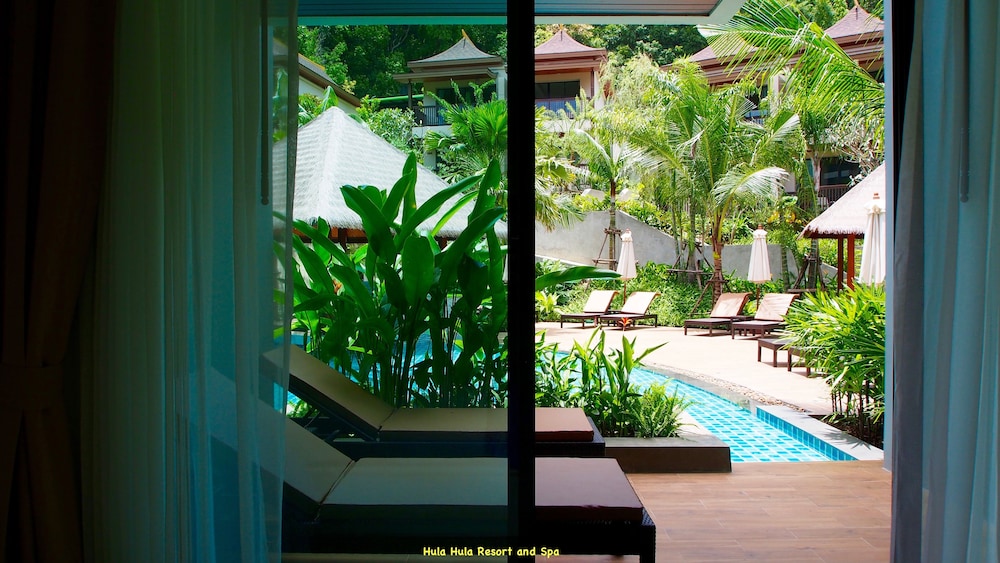 HULA HULA RESORT l truly tropical and fun wellness 11/90