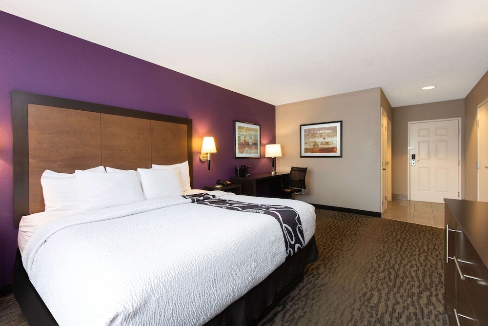 La Quinta Inn & Suites by Wyndham Erie 15/51