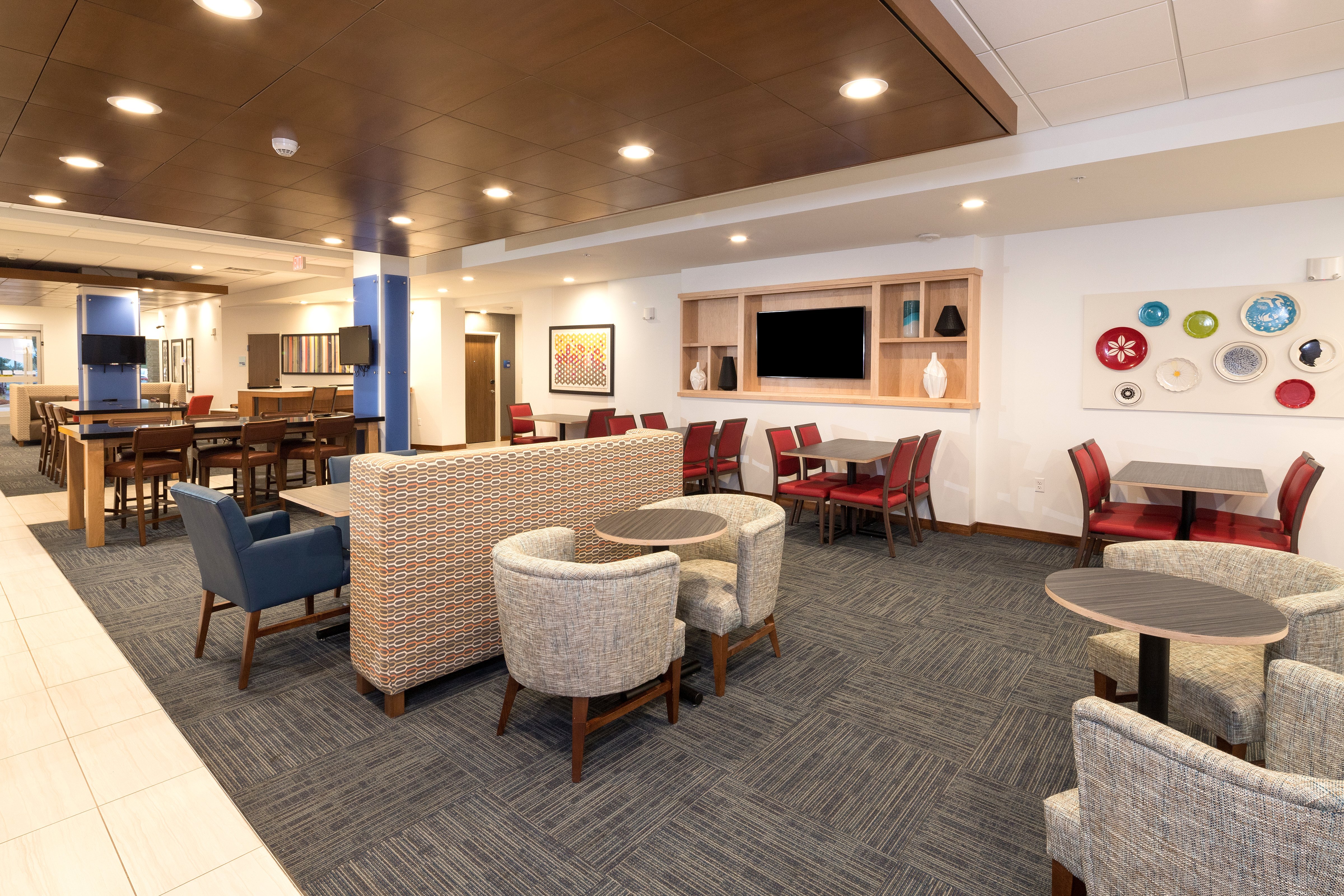 Holiday Inn Express Hotel Suites Bay City 34/49