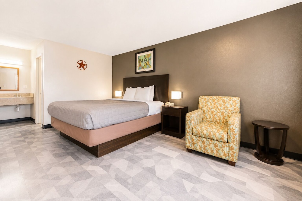 Freer Executive Inn and Studios by OYO 20/44