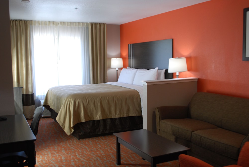 Quality Inn & Suites Fresno Northwest 14/34
