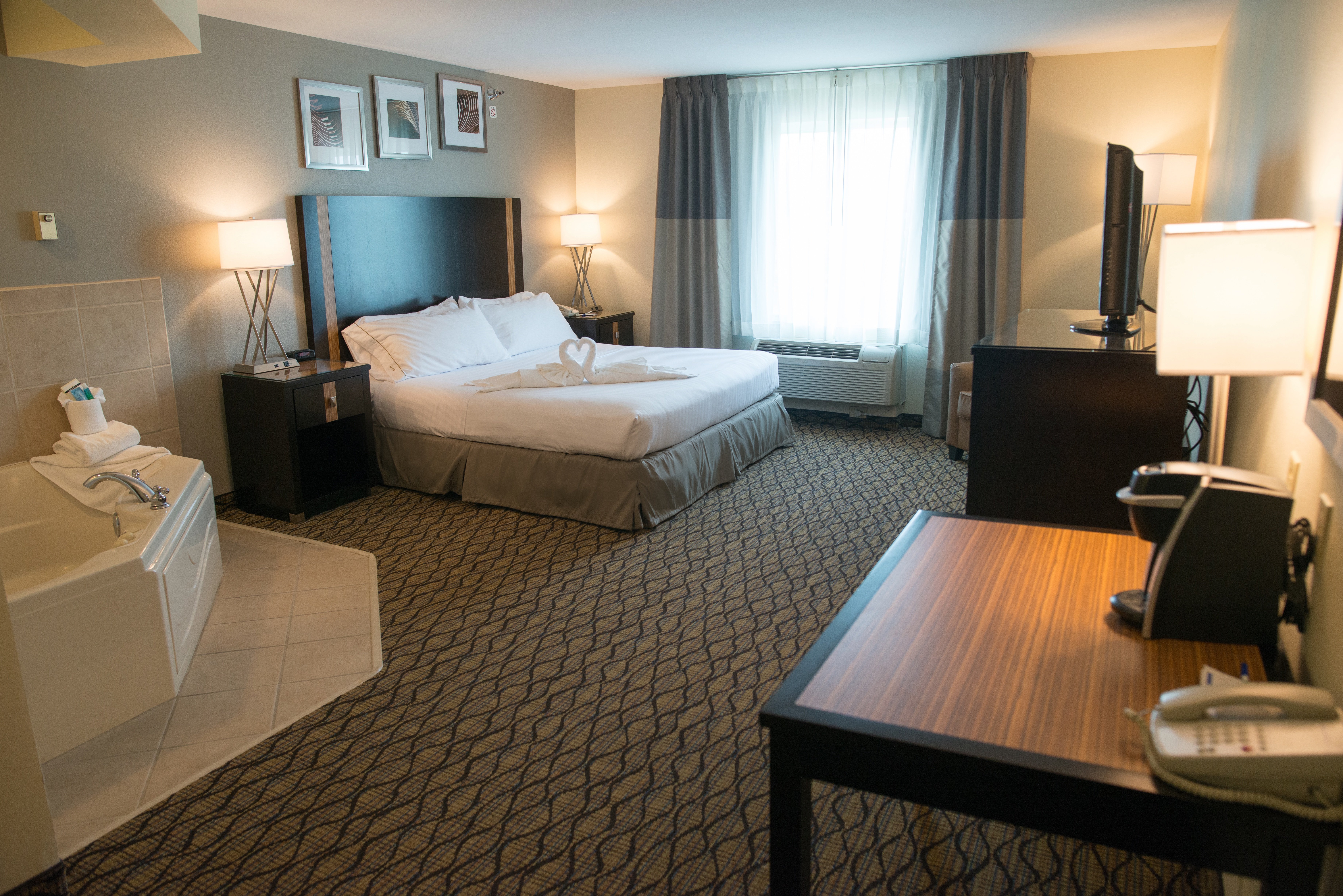 Holiday Inn Express Suites Chanhassen 71/71
