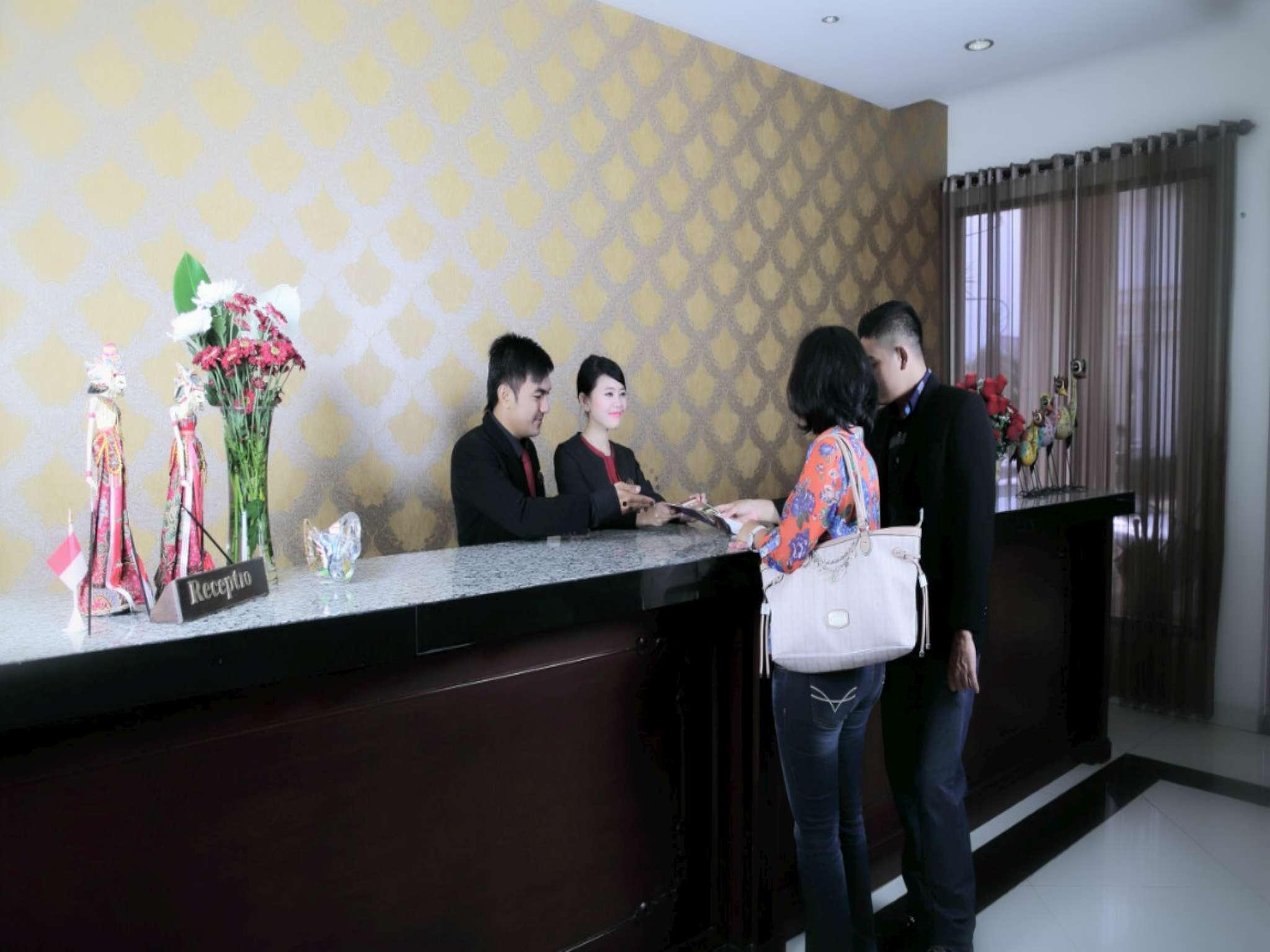 Rizen Premiere Hotel 4/28