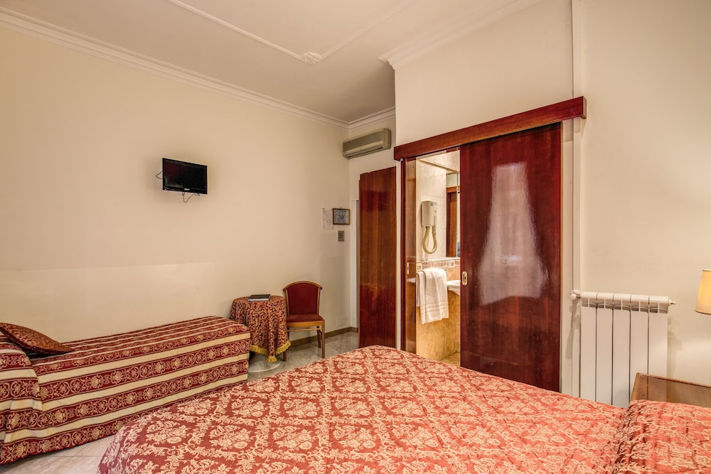 Virginia Hotel 29/63
