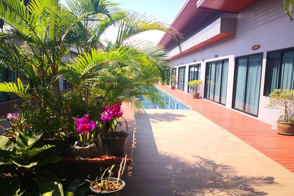 Mayor Hotels&Villa Cha-Am 13/17