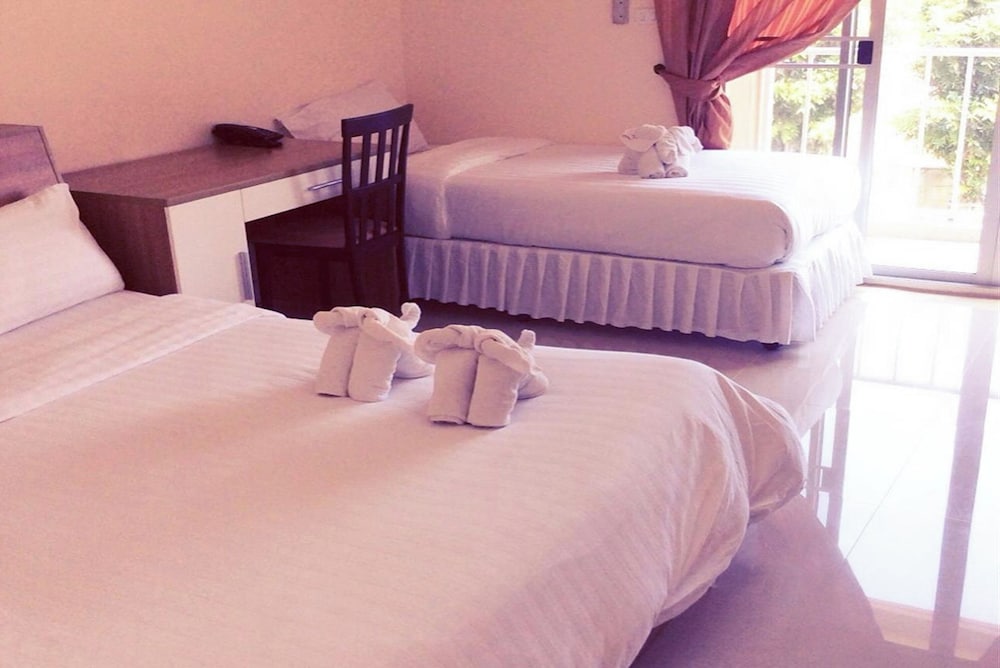 ROOM, TRIPLE