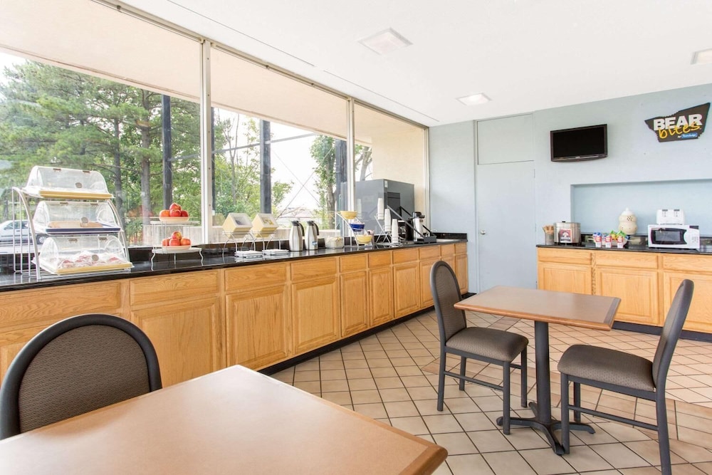 Travelodge Fredericksburg 20/24