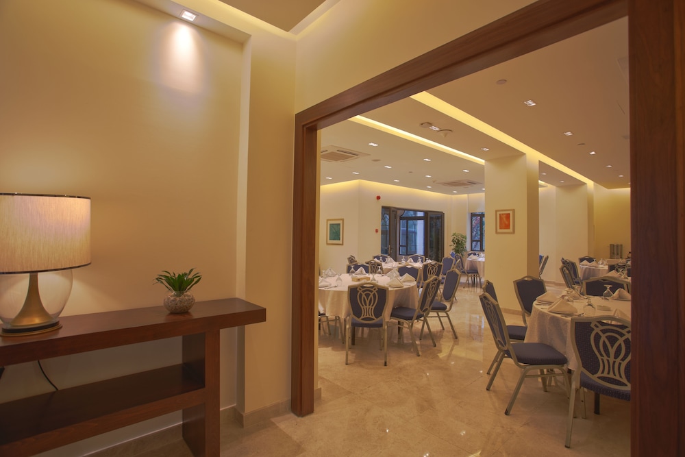 The House Boutique Suites 56/68