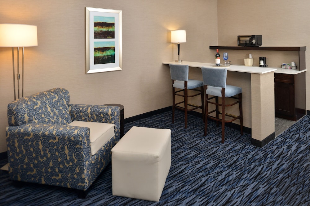 Holiday Inn Express and Suites Peekskill-Lower Hudson Valley 36/55