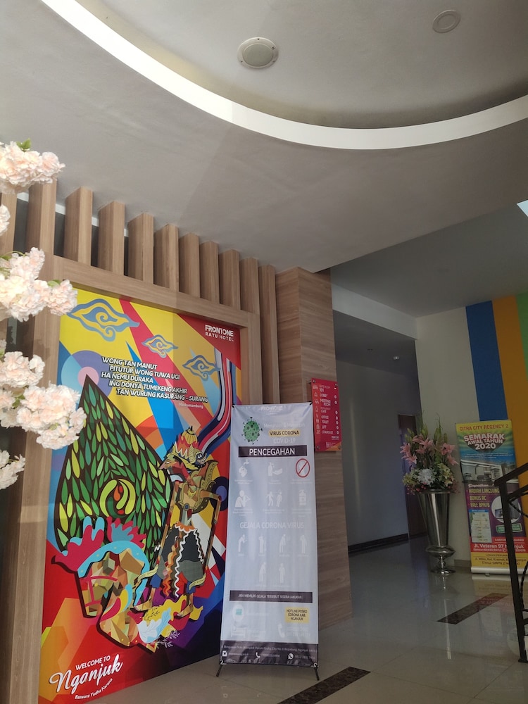 Front One Hotel Nganjuk 30/30