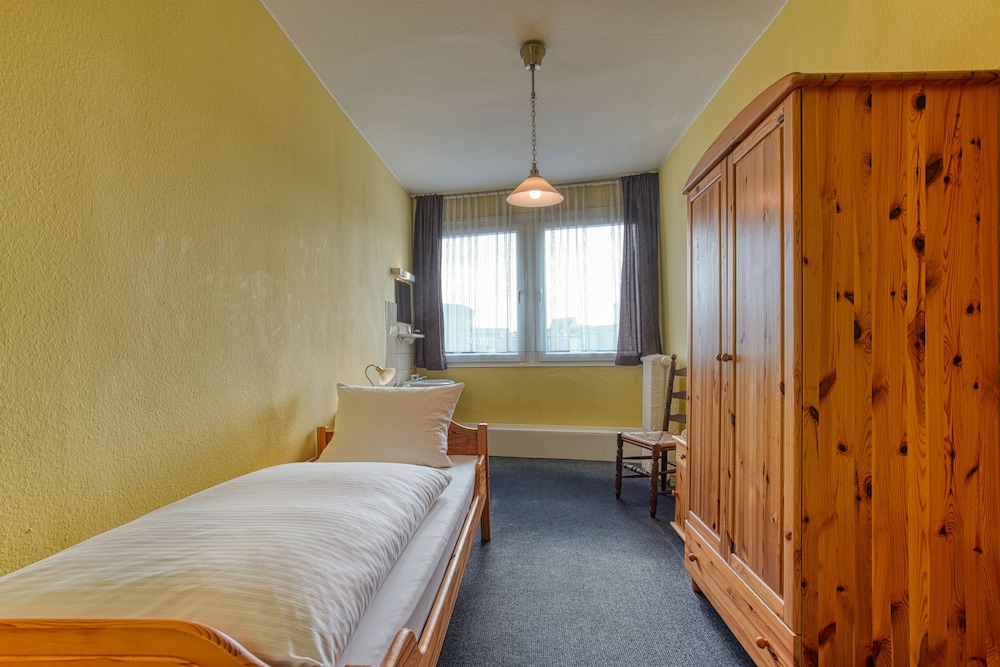 Ff&E Hotel Carlton 22/59