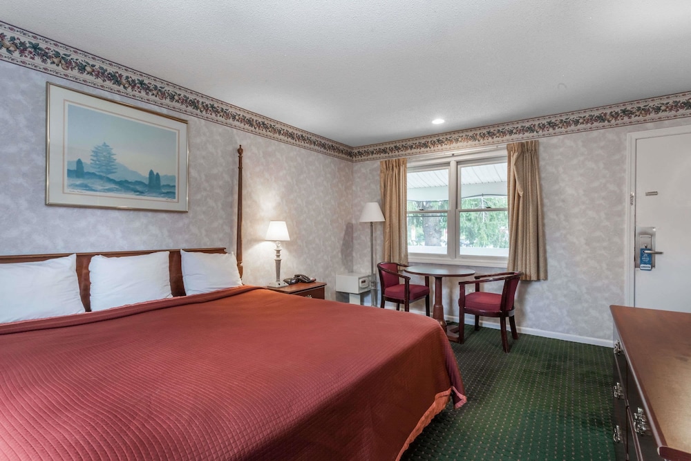 Travelodge by Wyndham Great Barrington Berkshires 24/43